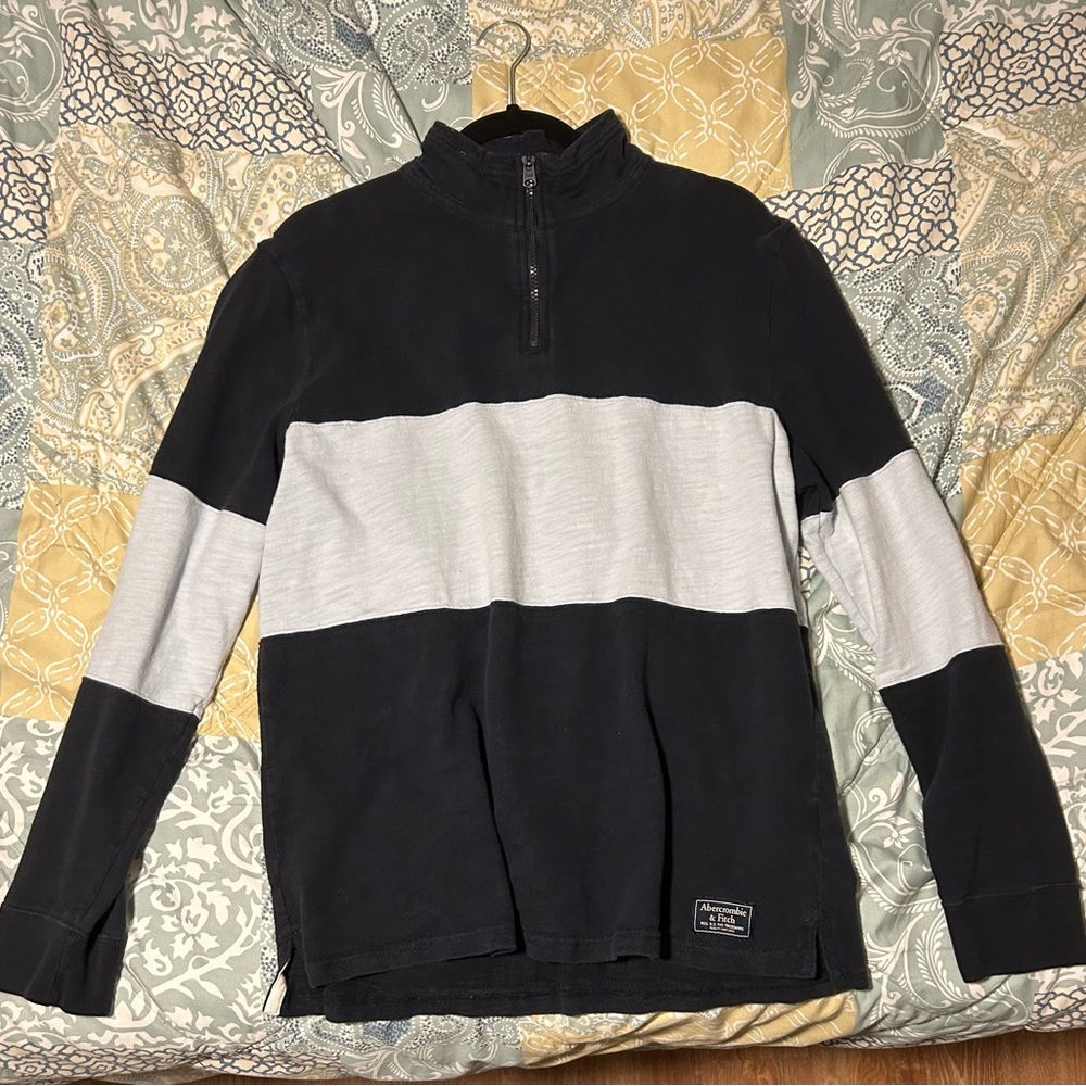 Men’s A&F Essential Half-Zip Sweatshirt